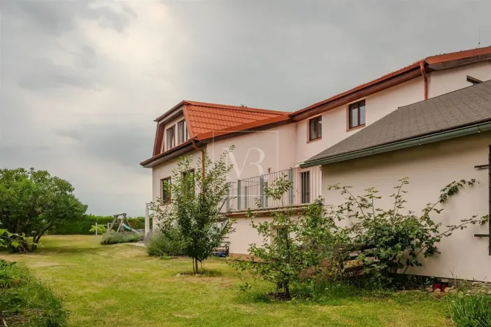 Prodej komerční nemovitosti, Sulice - Želivec, Hlavní, 370 m2