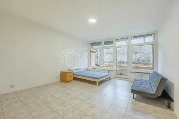 Pronájem bytu 1+kk, Praha - Zbraslav, Spojařů, 32 m2