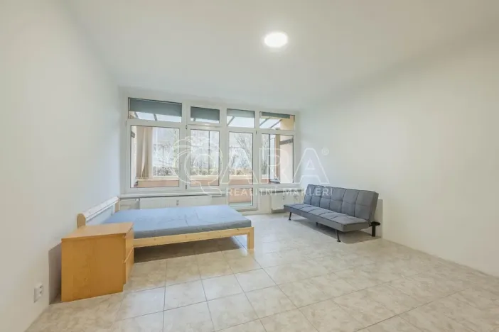 Pronájem bytu 1+kk, Praha - Zbraslav, Spojařů, 32 m2