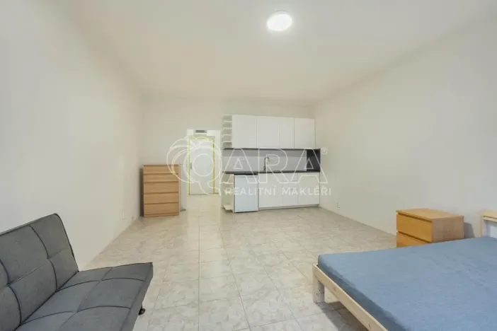 Pronájem bytu 1+kk, Praha - Zbraslav, Spojařů, 32 m2