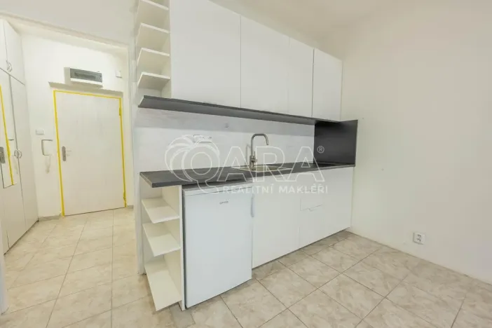 Pronájem bytu 1+kk, Praha - Zbraslav, Spojařů, 32 m2