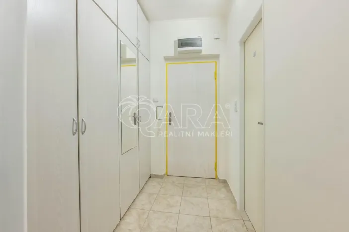 Pronájem bytu 1+kk, Praha - Zbraslav, Spojařů, 32 m2