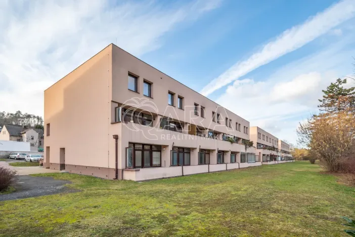 Pronájem bytu 1+kk, Praha - Zbraslav, Spojařů, 32 m2