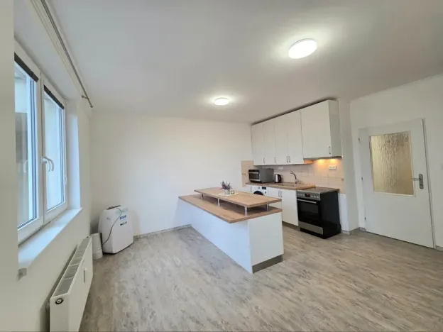 Prodej bytu 2+kk, Praha - Troja, Hnězdenská, 43 m2
