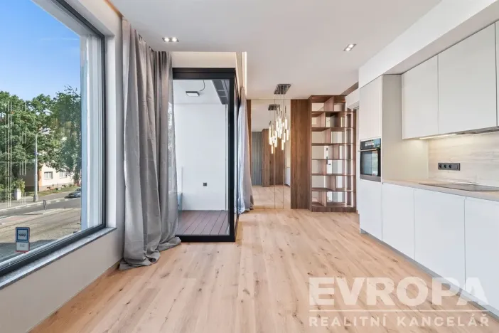 Pronájem bytu 1+kk, Praha - Břevnov, U Petřin, 35 m2