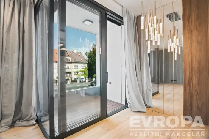 Pronájem bytu 1+kk, Praha - Břevnov, U Petřin, 35 m2