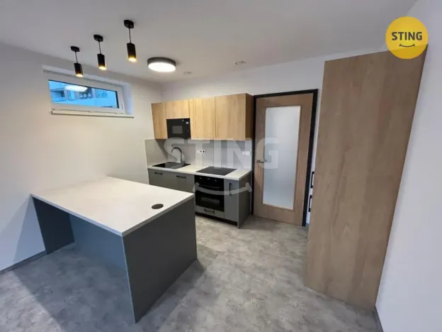 Pronájem bytu 1+kk, Pardubice, Husova, 35 m2