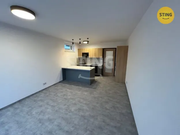 Pronájem bytu 1+kk, Pardubice, Husova, 35 m2