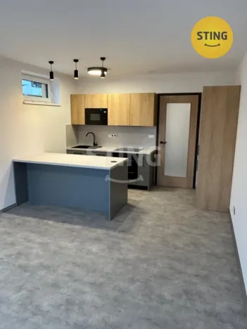 Pronájem bytu 1+kk, Pardubice, Husova, 35 m2