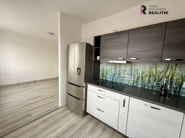 Prodej bytu 2+kk, Lubenec, Náměstí, 52 m2