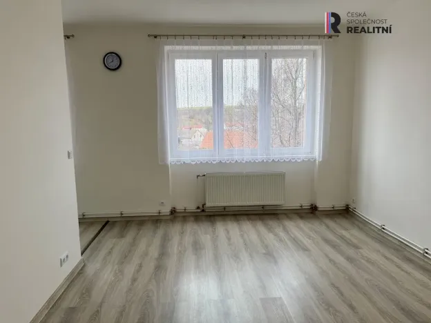 Prodej bytu 2+kk, Lubenec, Náměstí, 52 m2