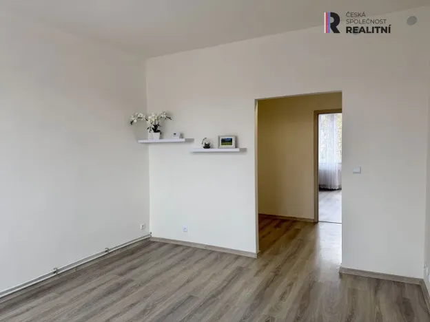 Prodej bytu 2+kk, Lubenec, Náměstí, 52 m2