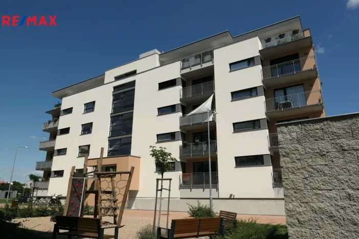 Pronájem bytu 2+kk, Hradec Králové - Nový Hradec Králové, Antonína Petrofa, 54 m2