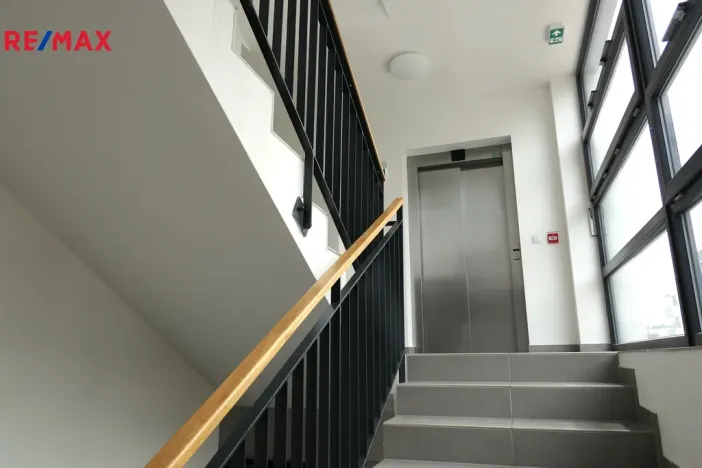 Pronájem bytu 2+kk, Hradec Králové - Nový Hradec Králové, Antonína Petrofa, 54 m2