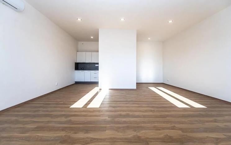 Pronájem bytu 1+kk, Praha - Nové Město, Lípová, 48 m2