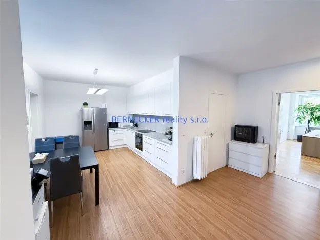 Pronájem kanceláře, Hradec Králové, třída Karla IV., 135 m2