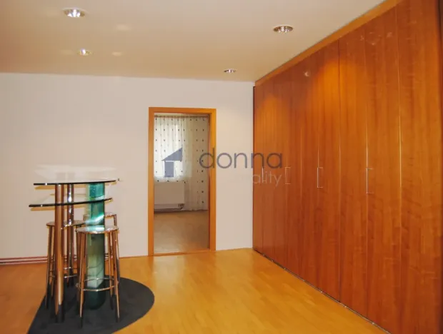 Pronájem kanceláře, Praha, Koldínova, 107 m2