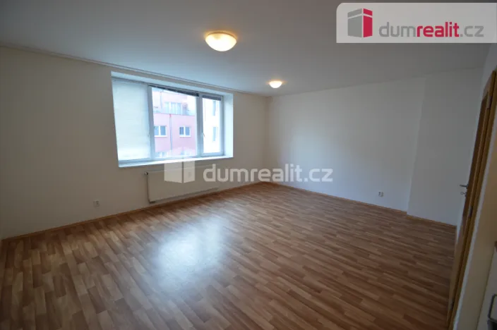 Pronájem bytu 1+kk, Praha - Modřany, Vorařská, 39 m2