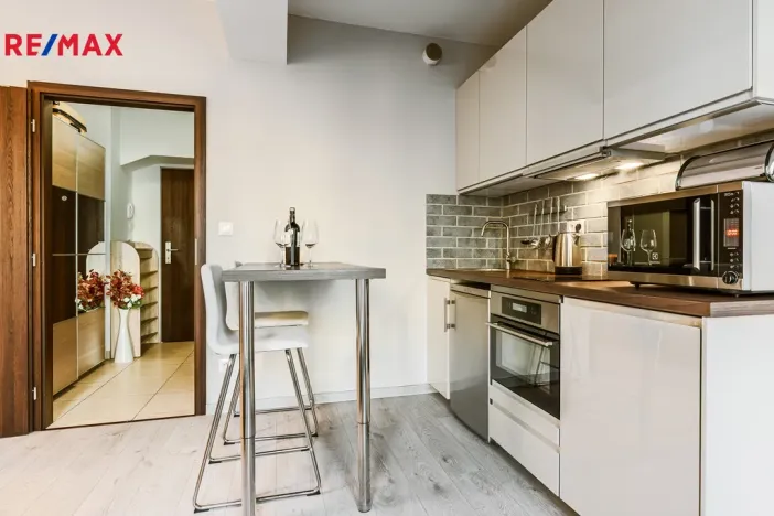 Prodej bytu 1+kk, Praha - Holešovice, Jankovcova, 33 m2