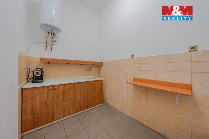 Prodej obchodního prostoru, Šarovy, 400 m2