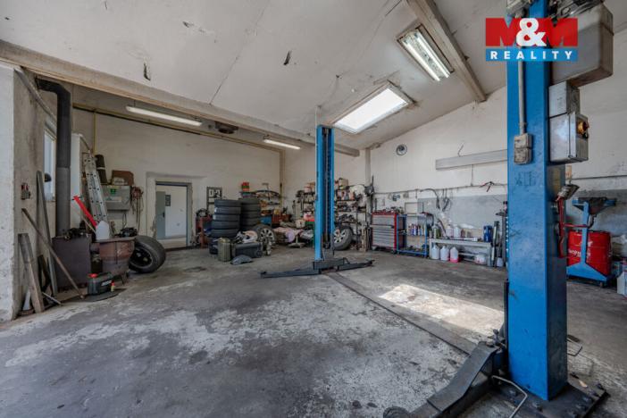 Prodej obchodního prostoru, Šarovy, 400 m2