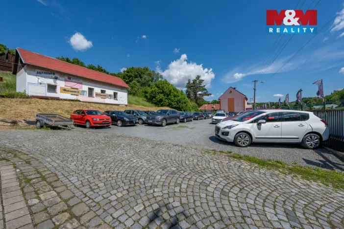 Prodej obchodního prostoru, Šarovy, 400 m2