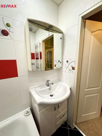 Pronájem bytu 1+kk, Karlovy Vary - Bohatice, Kpt. Nálepky, 20 m2