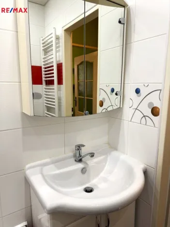 Pronájem bytu 1+kk, Karlovy Vary - Bohatice, Kpt. Nálepky, 20 m2