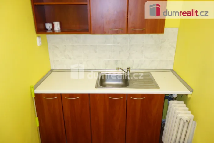 Pronájem obchodního prostoru, Břeclav, náměstí T. G. Masaryka, 15 m2