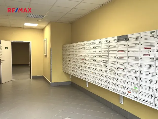 Prodej bytu 1+kk, Praha - Háje, Hlavatého, 27 m2