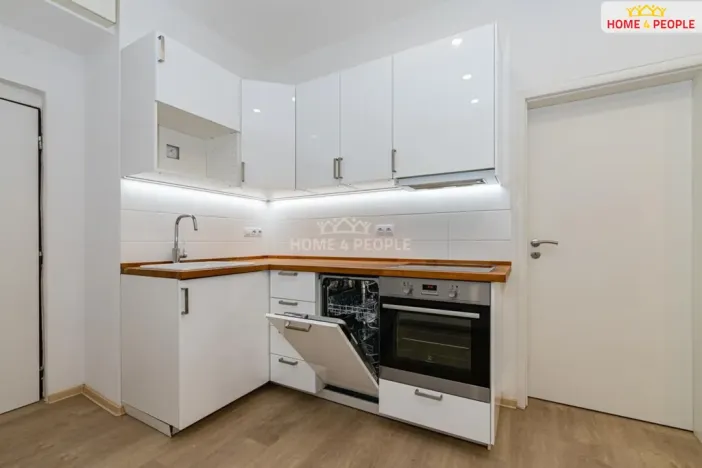 Pronájem bytu 2+kk, Praha - Libeň, Novovysočanská, 37 m2