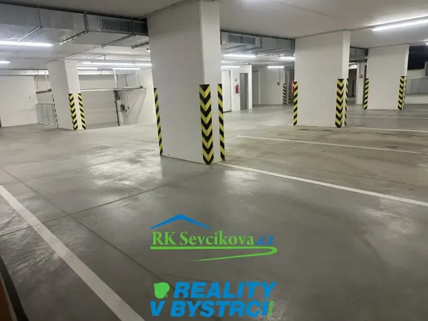 Pronájem garážového stání, Brno, Chvalovka, 14 m2