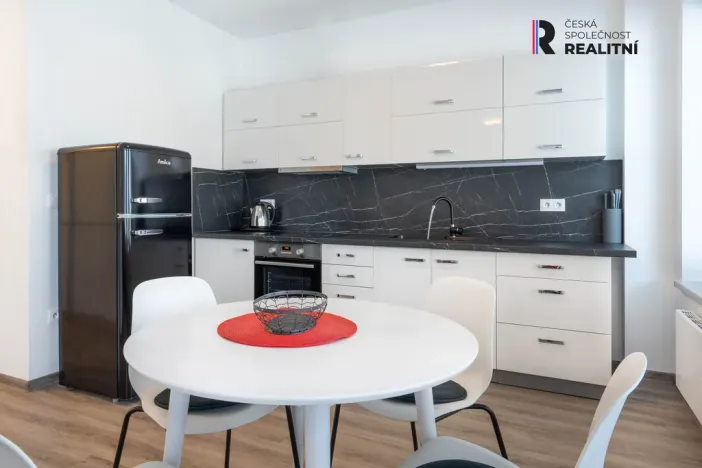 Pronájem bytu 1+kk, Zlín, Lorencova, 43 m2