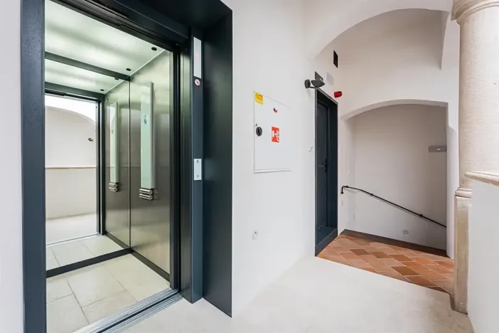 Pronájem bytu 2+1, Praha - Malá Strana, Vlašská, 94 m2