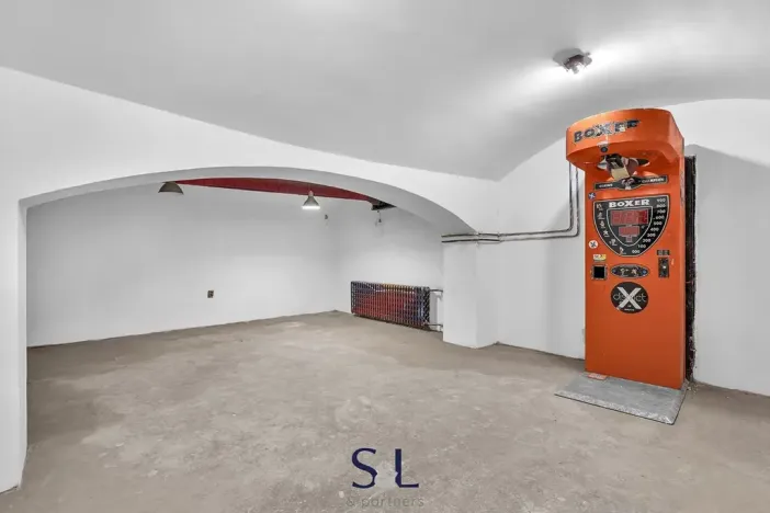 Prodej obchodního prostoru, Praha - Vysočany, Novovysočanská, 222 m2