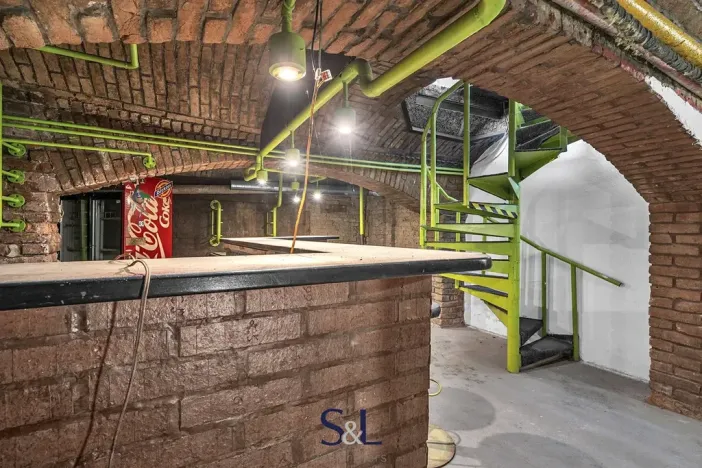 Prodej obchodního prostoru, Praha - Vysočany, Novovysočanská, 222 m2