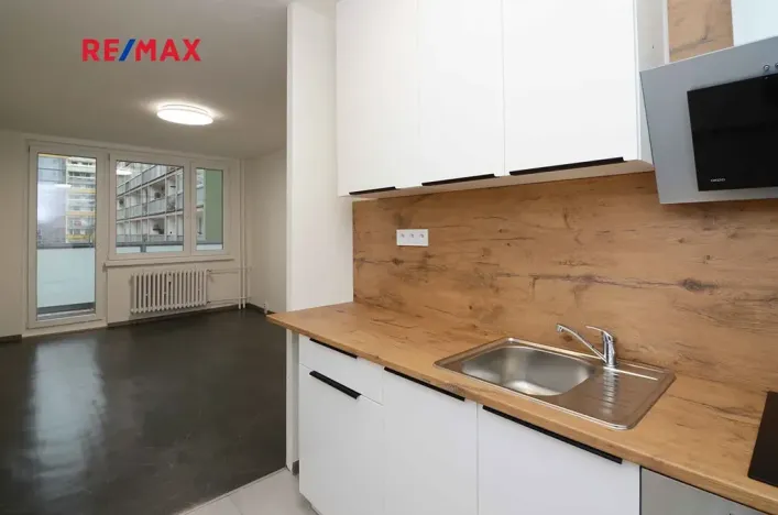 Pronájem bytu 2+kk, Praha - Vršovice, Vršovická, 45 m2