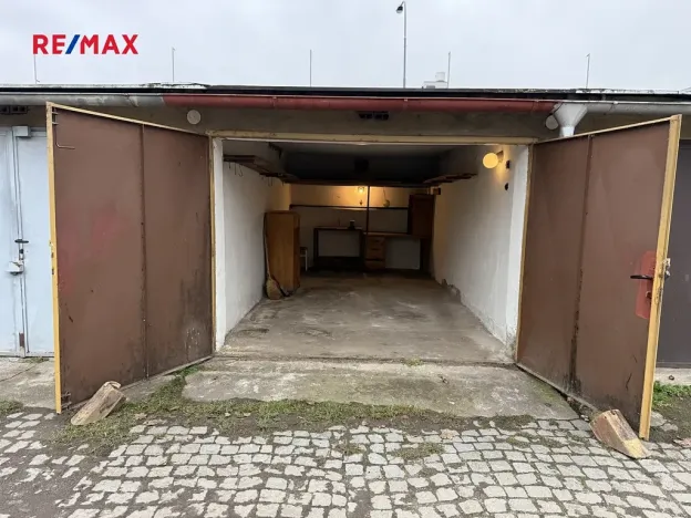 Prodej garáže, Hradec Králové, 18 m2