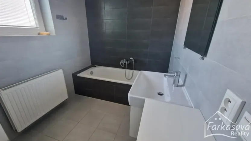 Pronájem bytu 2+kk, Olomouc, Novosadský dvůr, 60 m2