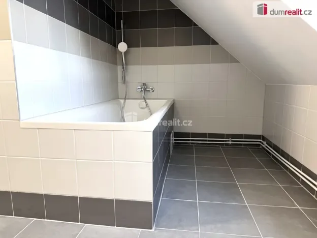 Prodej bytu 4+1, Karlovy Vary, Kolmá, 119 m2