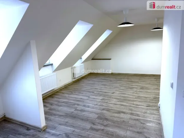 Prodej bytu 4+1, Karlovy Vary, Kolmá, 119 m2