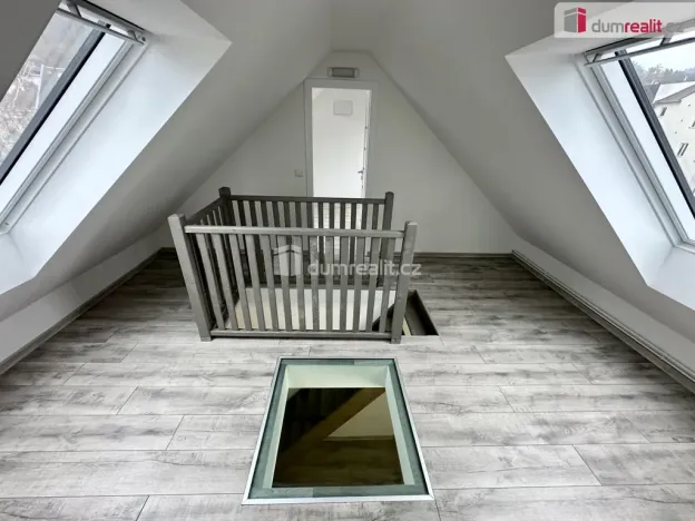 Prodej bytu 4+1, Karlovy Vary, Kolmá, 119 m2