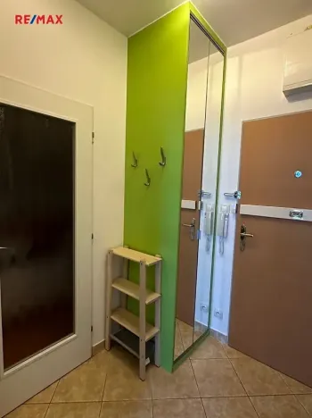 Pronájem bytu 1+kk, Praha - Vysočany, Pod Harfou, 33 m2