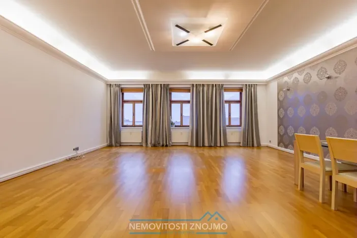 Pronájem atypického bytu, Znojmo, Horní náměstí, 260 m2