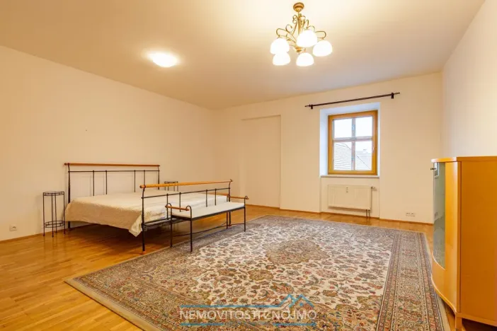 Pronájem atypického bytu, Znojmo, Horní náměstí, 260 m2