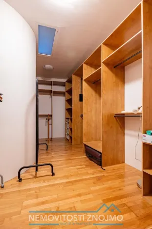 Pronájem atypického bytu, Znojmo, Horní náměstí, 260 m2