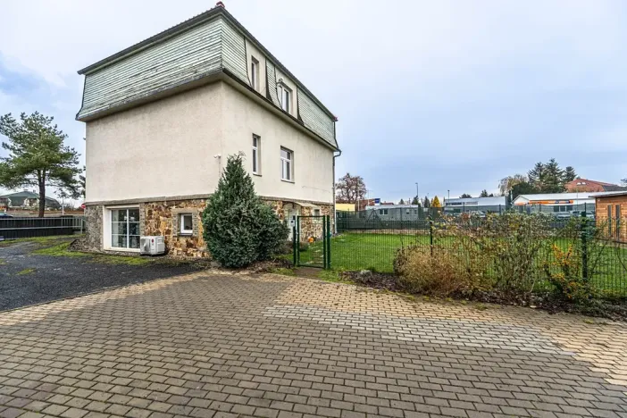 Prodej obchodního prostoru, Praha - Štěrboholy, Ústřední, 280 m2