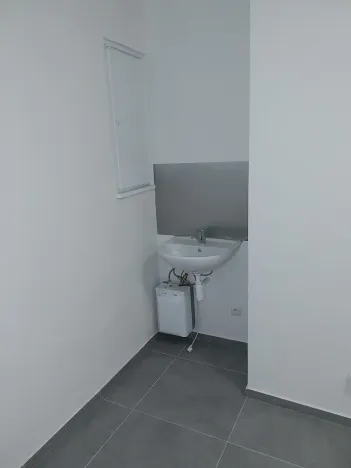 Pronájem obchodního prostoru, Praha - Holešovice, Františka Křížka, 90 m2