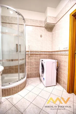 Pronájem bytu 2+kk, Hradec Králové, Československé armády, 58 m2