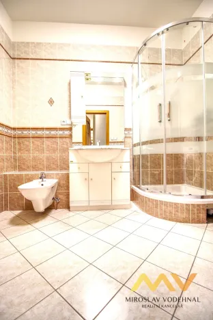 Pronájem bytu 2+kk, Hradec Králové, Československé armády, 58 m2